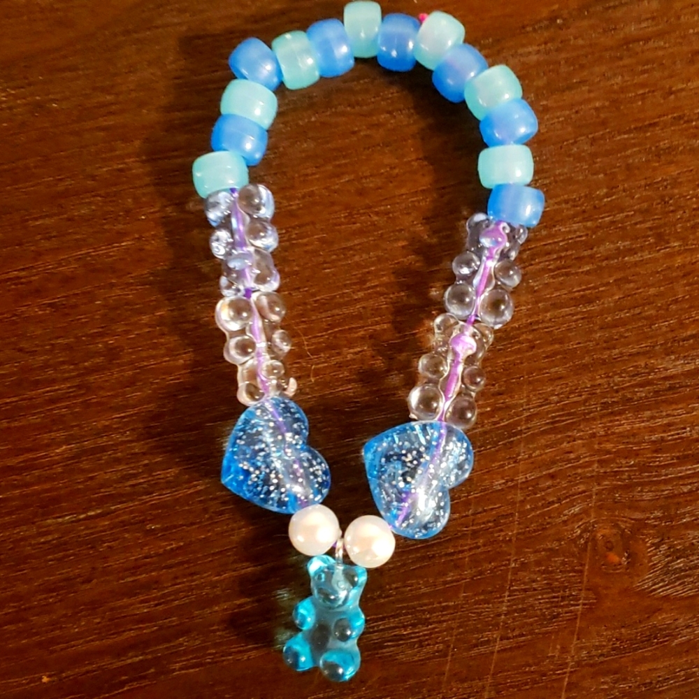 Home made bead bracelet: Blue-bear